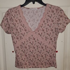 5 for $25 | Charlotte Russe Floral Lace Detail V Neck Short Sleeve Crop Top